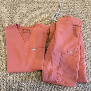 Figs one pocket top and skinny petite pants in mauve XXS/XXSP